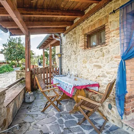 1 Bedroom Beautiful In Prato Dera Pi Lejlighed